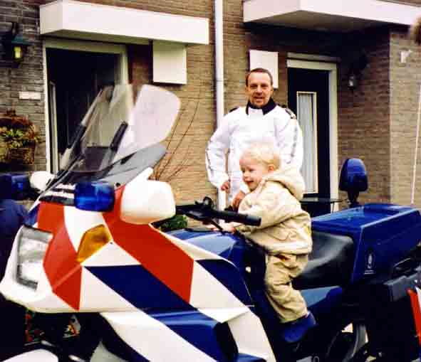 op de motor..van de buurman